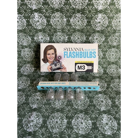 Vintage Lot Of 7 Sylvania Blue Bulbs Dot Flashbulbs M2B NOS With Original Box - Picture 1 of 3
